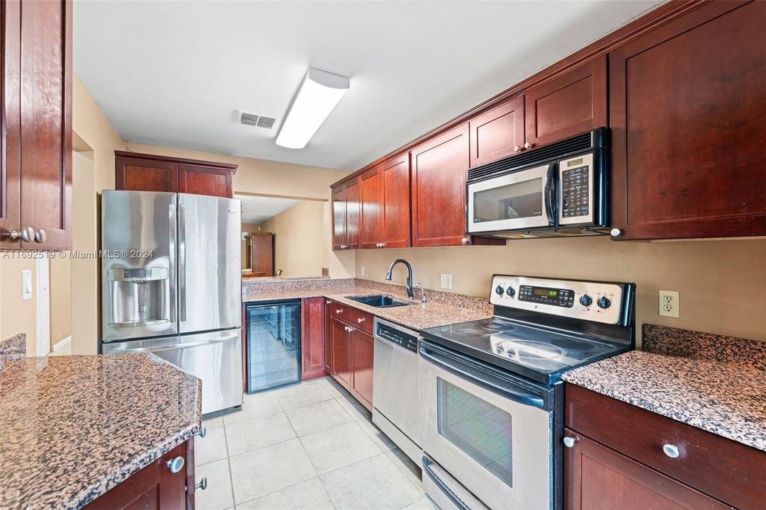 For Sale: $360,000 (2 beds, 2 baths, 1214 Square Feet)