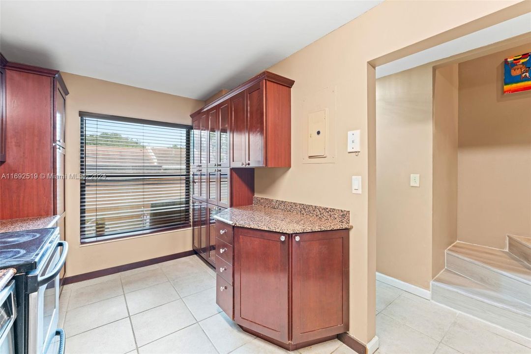 For Sale: $360,000 (2 beds, 2 baths, 1214 Square Feet)