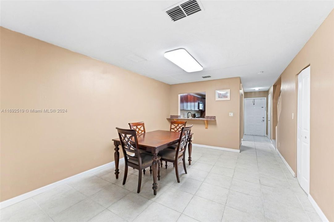 For Sale: $360,000 (2 beds, 2 baths, 1214 Square Feet)