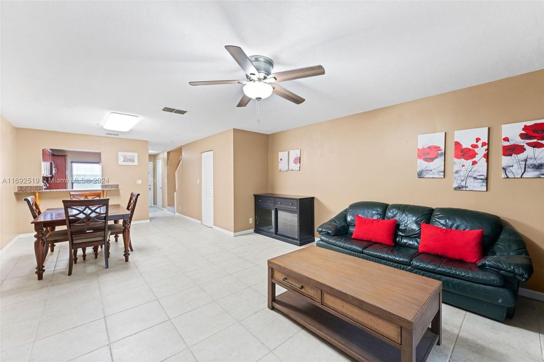 For Sale: $360,000 (2 beds, 2 baths, 1214 Square Feet)