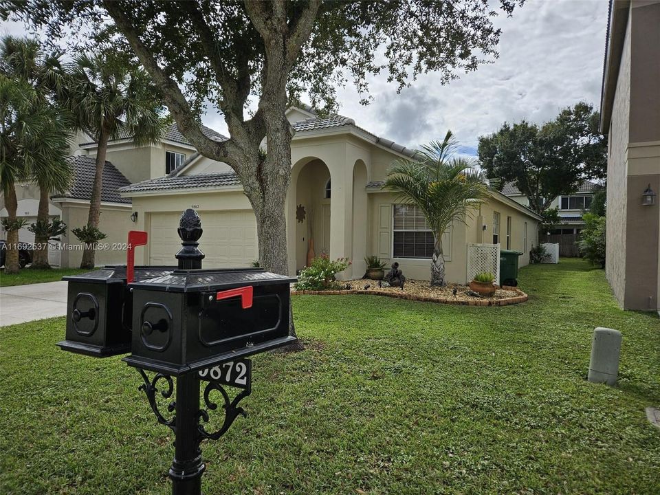 For Sale: $598,000 (3 beds, 2 baths, 1724 Square Feet)