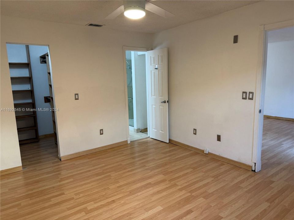 For Rent: $2,700 (3 beds, 2 baths, 1125 Square Feet)