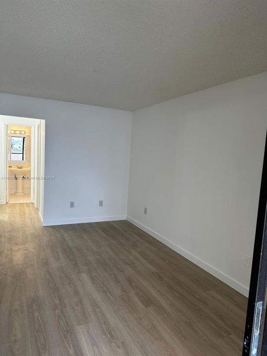 For Rent: $1,900 (2 beds, 2 baths, 960 Square Feet)