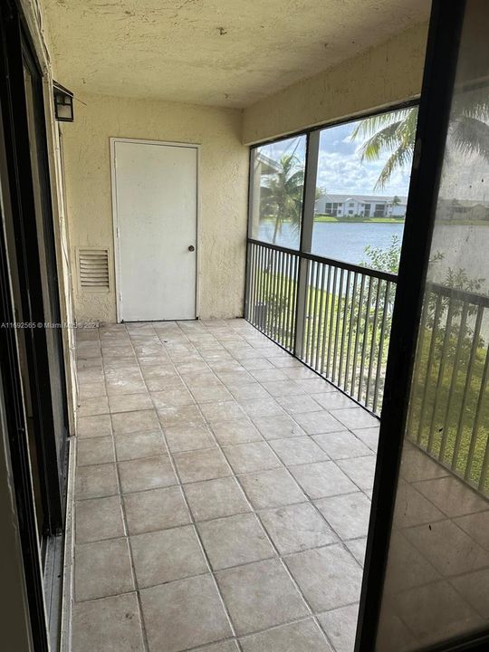 For Rent: $1,900 (2 beds, 2 baths, 960 Square Feet)