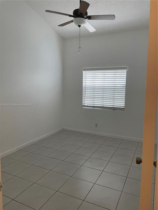 For Sale: $365,000 (2 beds, 2 baths, 956 Square Feet)