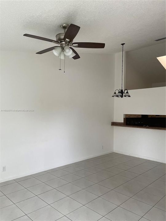 For Sale: $365,000 (2 beds, 2 baths, 956 Square Feet)