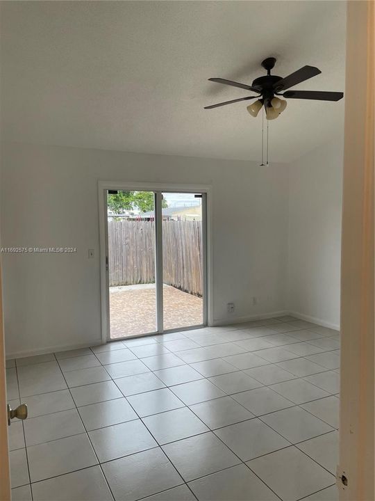 For Sale: $365,000 (2 beds, 2 baths, 956 Square Feet)