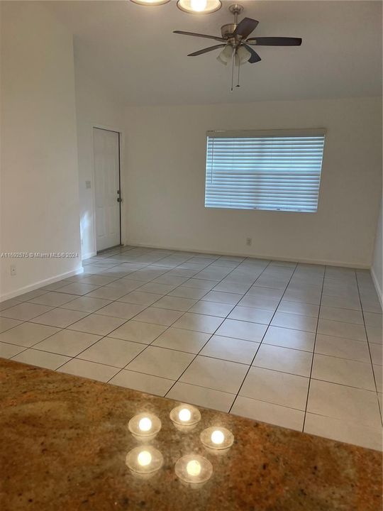 For Sale: $365,000 (2 beds, 2 baths, 956 Square Feet)