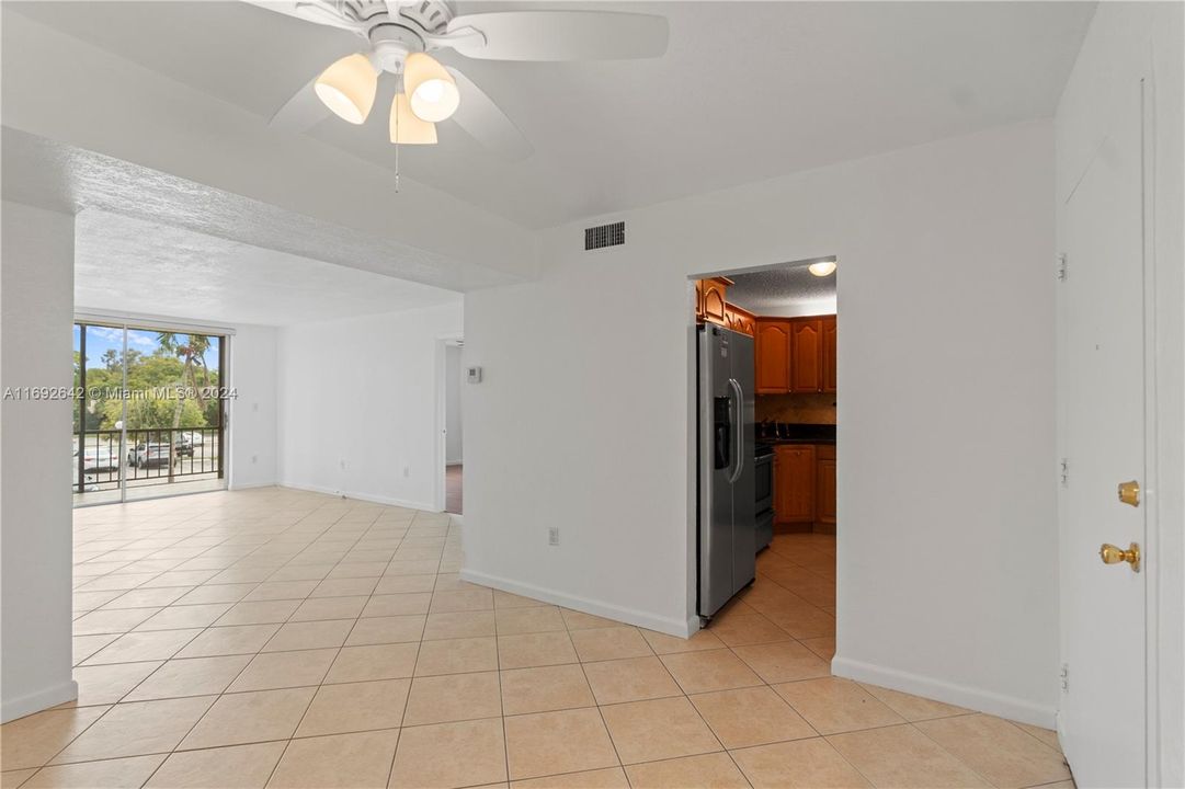 For Sale: $225,000 (2 beds, 2 baths, 1080 Square Feet)