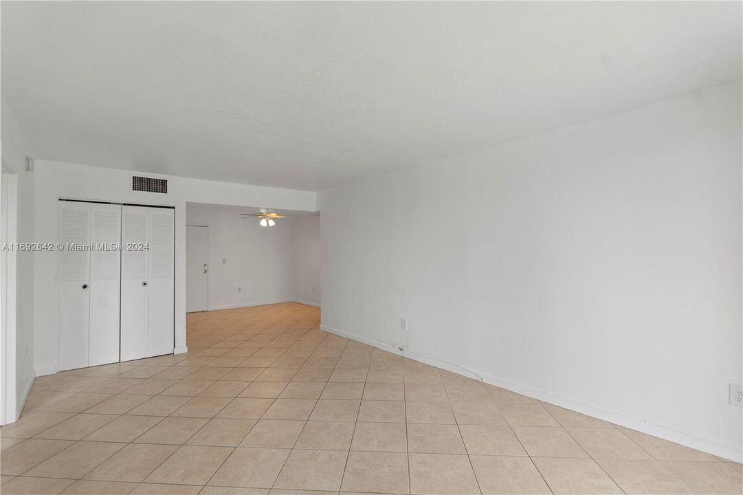 For Sale: $225,000 (2 beds, 2 baths, 1080 Square Feet)