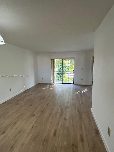 For Sale: $240,000 (2 beds, 2 baths, 956 Square Feet)