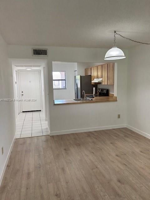 For Sale: $240,000 (2 beds, 2 baths, 956 Square Feet)