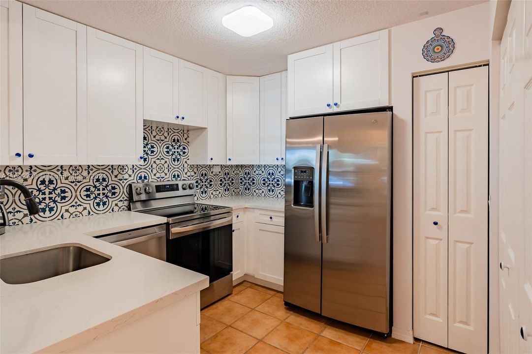 For Sale: $409,000 (2 beds, 2 baths, 1100 Square Feet)