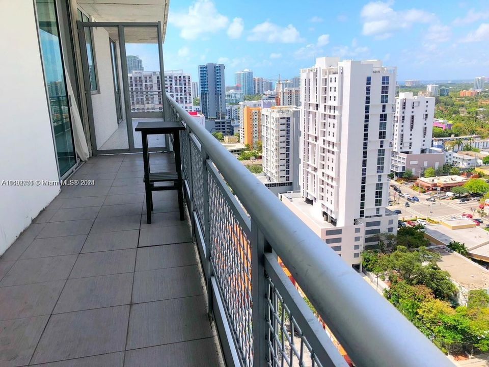 For Rent: $2,650 (1 beds, 1 baths, 638 Square Feet)