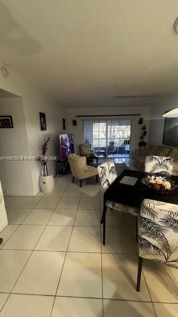 En Venta: $235,000 (2 camas, 2 baños, 899 Pies cuadrados)