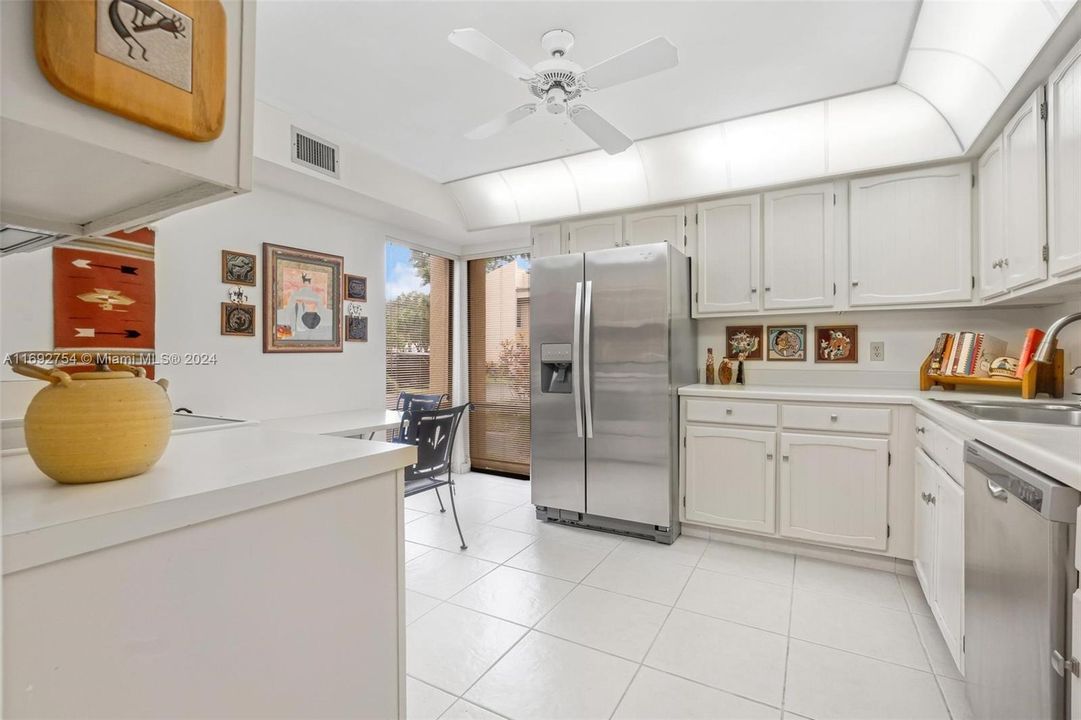 For Sale: $305,000 (3 beds, 2 baths, 1720 Square Feet)