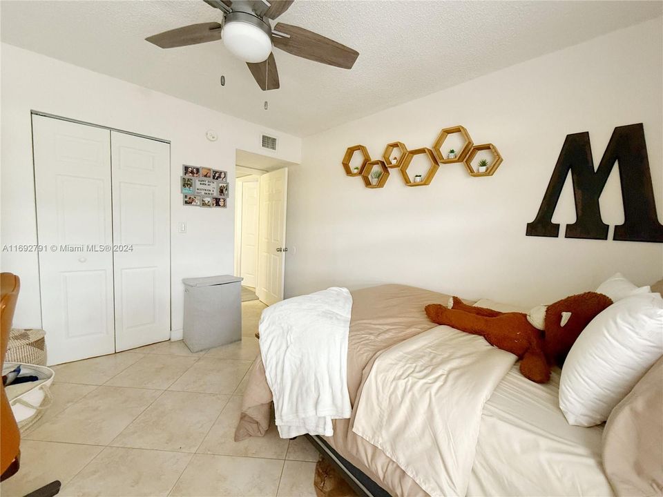 For Rent: $2,500 (2 beds, 2 baths, 1210 Square Feet)