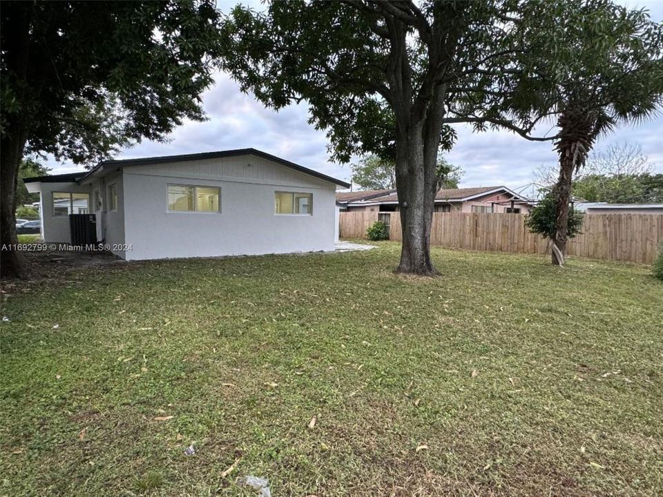 For Sale: $569,000 (3 beds, 2 baths, 1973 Square Feet)