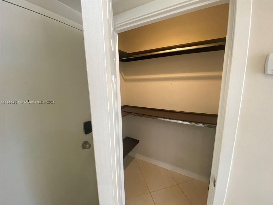 En Venta: $389,000 (1 camas, 1 baños, 726 Pies cuadrados)