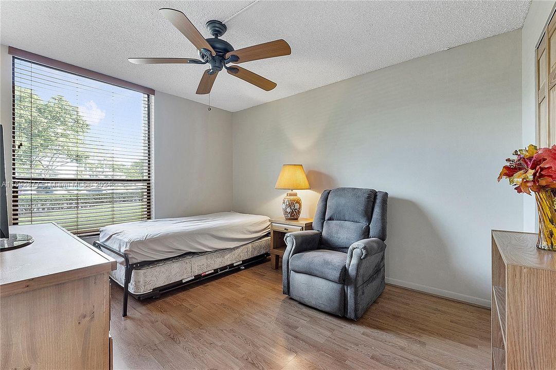 For Sale: $185,000 (2 beds, 2 baths, 1023 Square Feet)