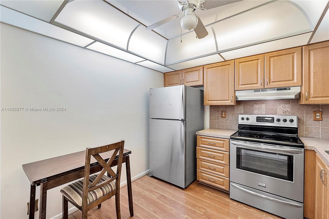 For Sale: $185,000 (2 beds, 2 baths, 1023 Square Feet)