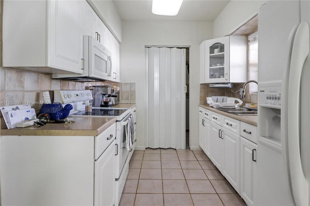 For Sale: $600,000 (3 beds, 2 baths, 1168 Square Feet)