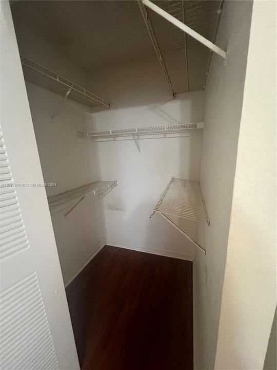 For Rent: $1,625 (1 beds, 1 baths, 862 Square Feet)