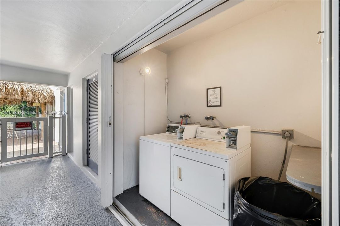 For Sale: $265,000 (2 beds, 2 baths, 930 Square Feet)