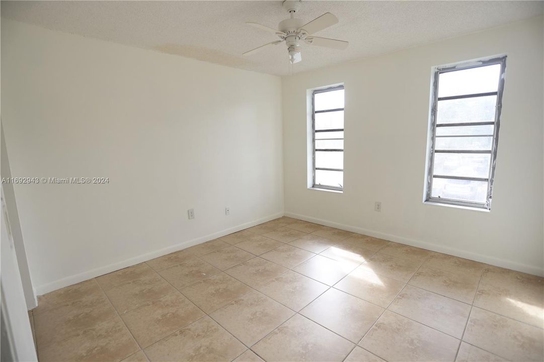 For Sale: $330,000 (3 beds, 2 baths, 1262 Square Feet)