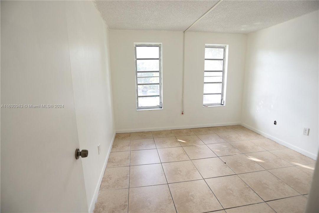 For Sale: $330,000 (3 beds, 2 baths, 1262 Square Feet)