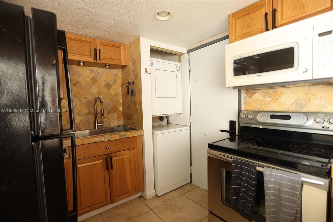 For Sale: $330,000 (3 beds, 2 baths, 1262 Square Feet)