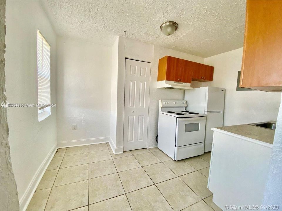 For Rent: $1,475 (0 beds, 0 baths, 450 Square Feet)