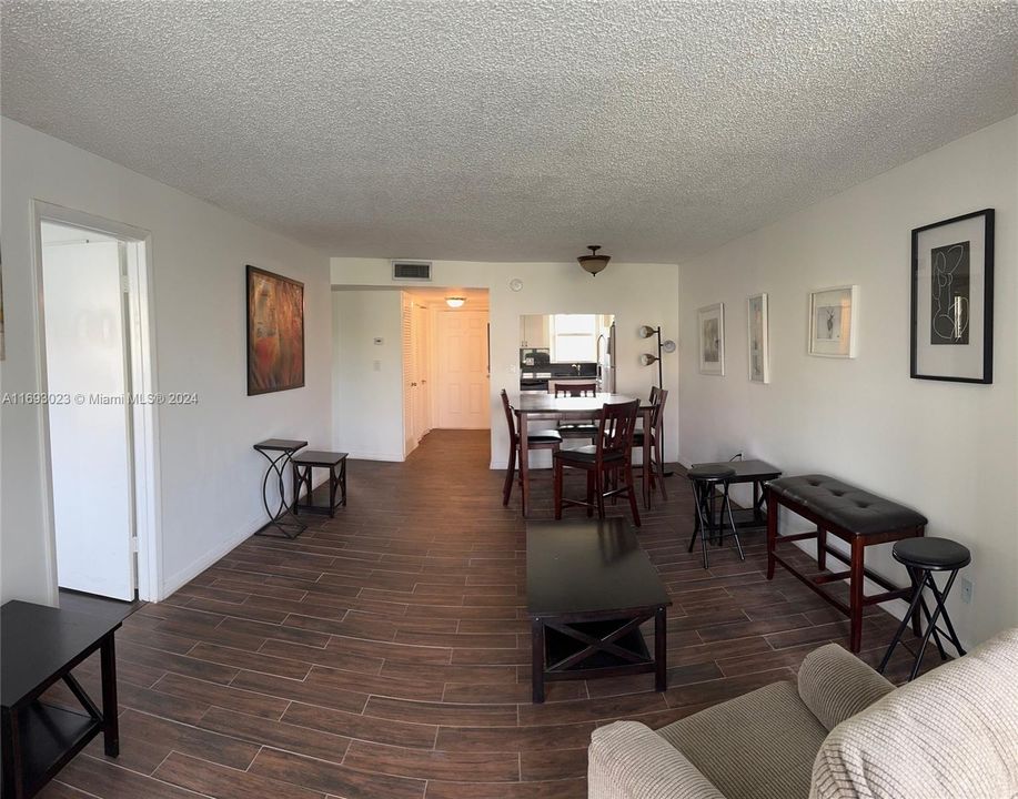 For Sale: $110,000 (2 beds, 2 baths, 850 Square Feet)