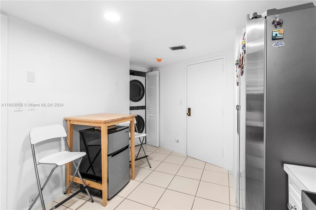 For Sale: $587,500 (1 beds, 1 baths, 960 Square Feet)