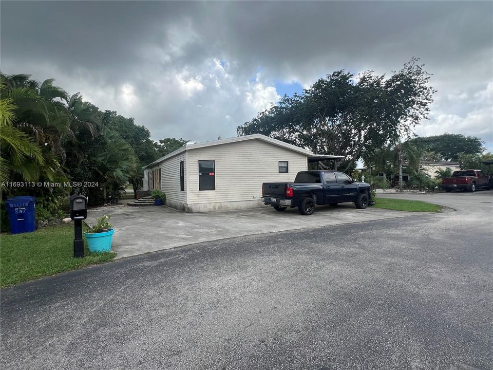 For Sale: $163,000 (3 beds, 2 baths, 10675 Square Feet)