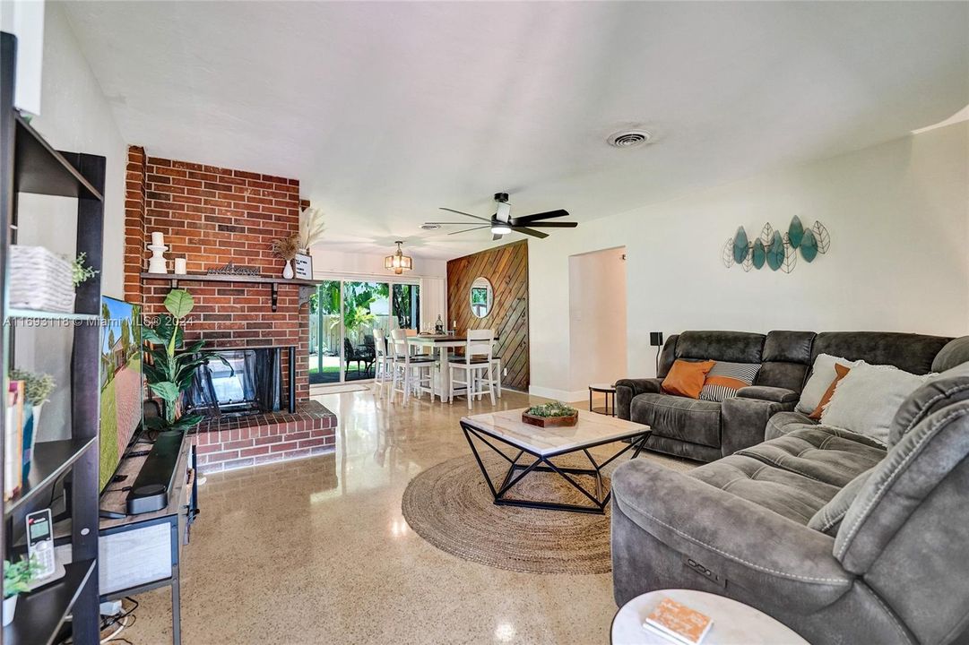 For Sale: $699,000 (3 beds, 2 baths, 1434 Square Feet)