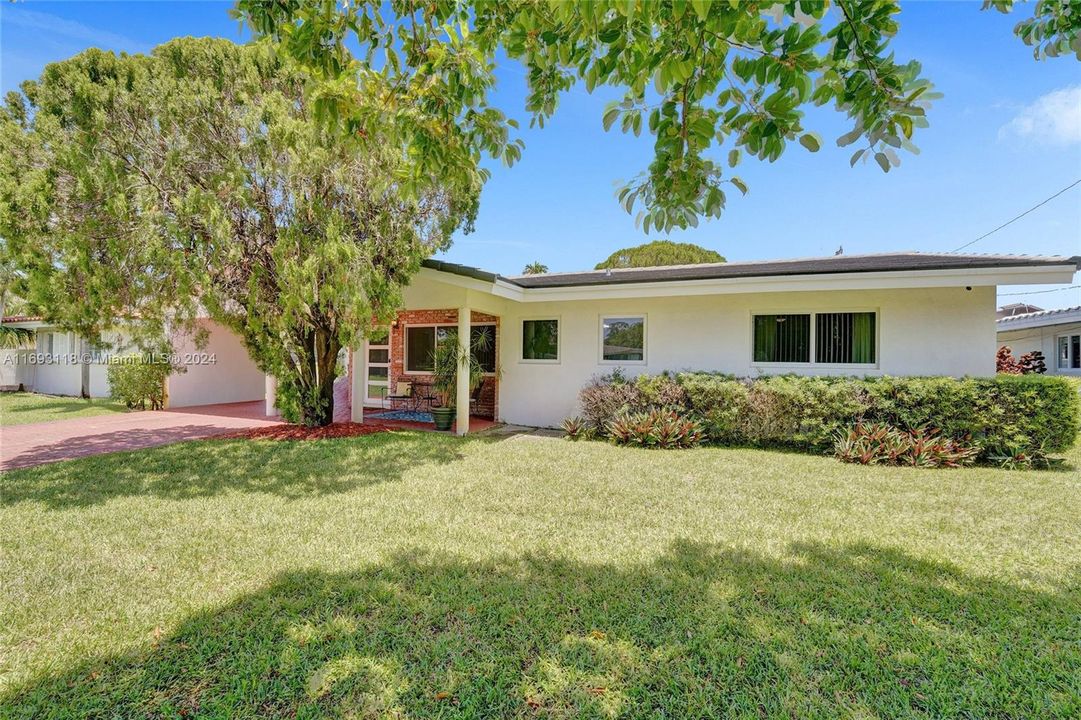 For Sale: $699,000 (3 beds, 2 baths, 1434 Square Feet)