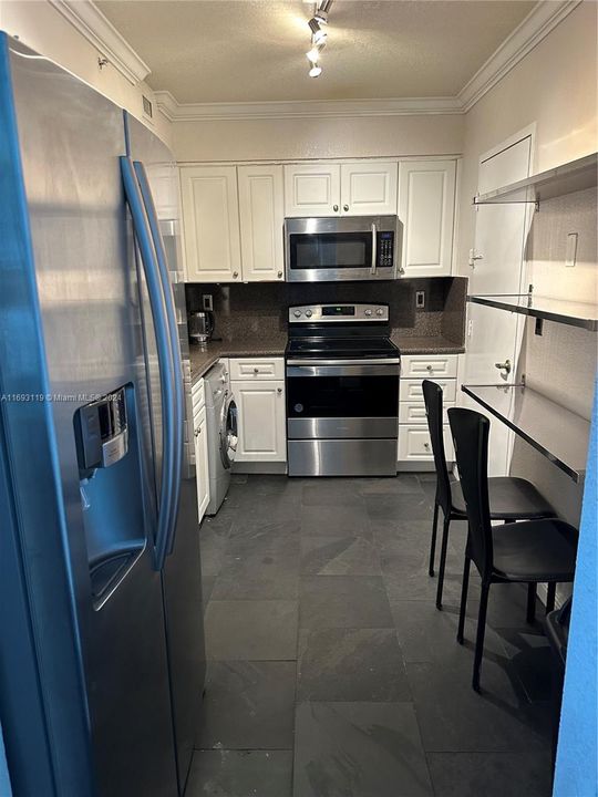 For Sale: $443,000 (1 beds, 1 baths, 745 Square Feet)