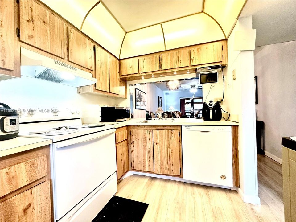 For Sale: $120,900 (2 beds, 2 baths, 790 Square Feet)