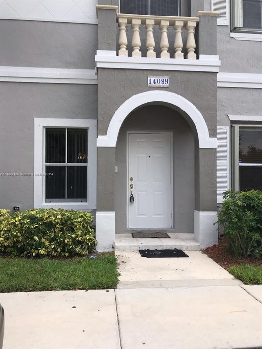 For Rent: $2,695 (2 beds, 2 baths, 1067 Square Feet)