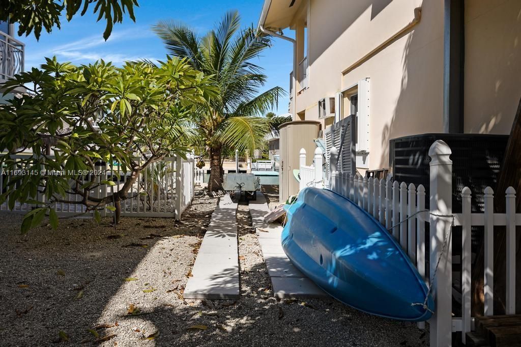 For Sale: $2,250,000 (3 beds, 3 baths, 1824 Square Feet)