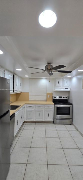 For Rent: $2,750 (2 beds, 2 baths, 1210 Square Feet)