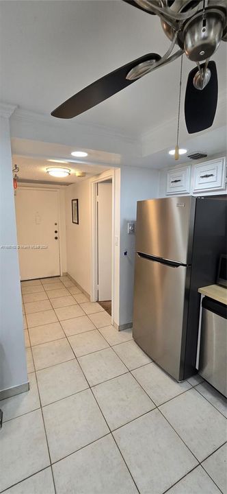 For Rent: $2,750 (2 beds, 2 baths, 1210 Square Feet)