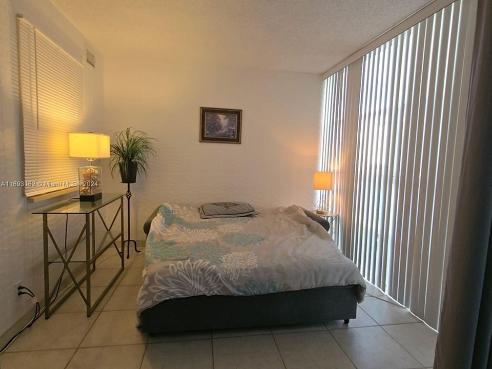 For Rent: $2,750 (2 beds, 2 baths, 1210 Square Feet)