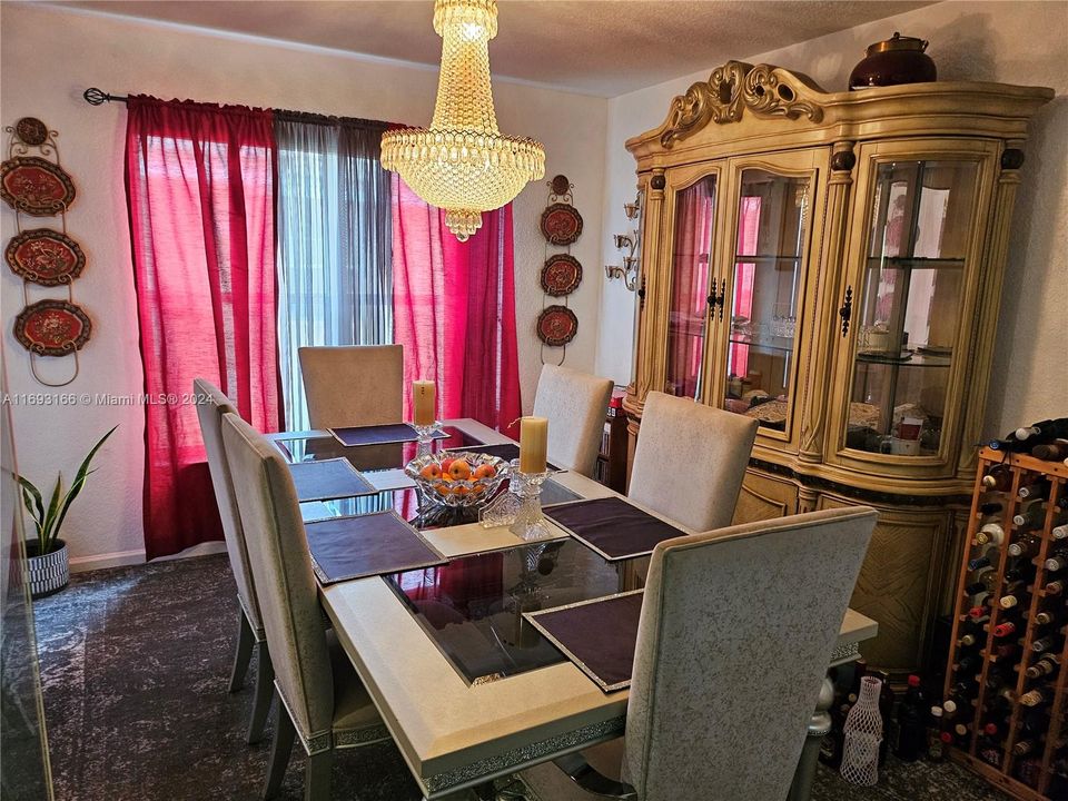 En Venta: $750,000 (4 camas, 2 baños, 2555 Pies cuadrados)