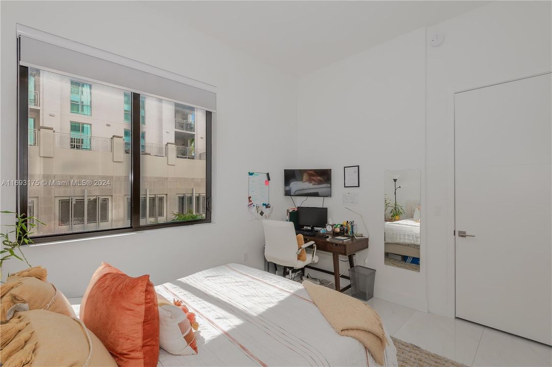 For Sale: $465,000 (1 beds, 1 baths, 526 Square Feet)