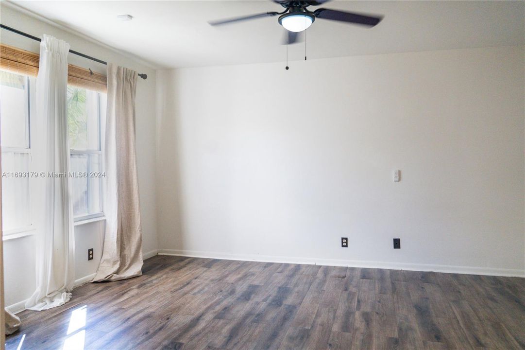 For Rent: $4,500 (3 beds, 2 baths, 1555 Square Feet)