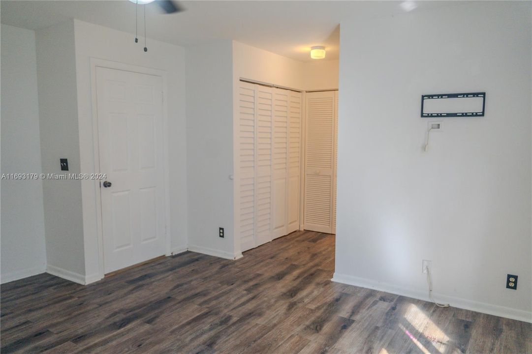 For Rent: $4,500 (3 beds, 2 baths, 1555 Square Feet)