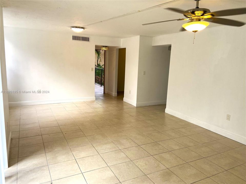 For Rent: $2,200 (2 beds, 2 baths, 1050 Square Feet)