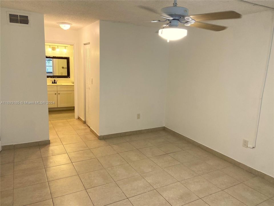 For Rent: $2,200 (2 beds, 2 baths, 1050 Square Feet)